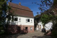 Wohnhaus mit Nebengebäude auf einem großen Grundstück in Erbach-Schönnen